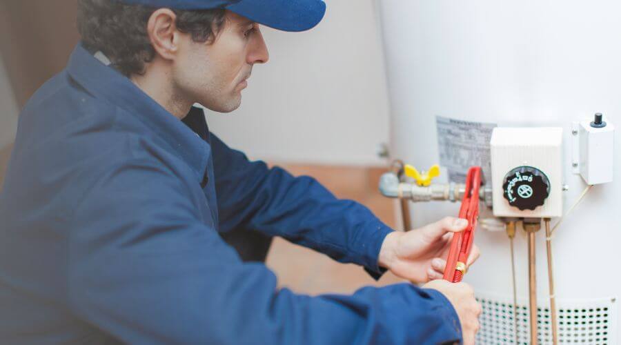 Expert burst pipe repair services in Le Roy, IL